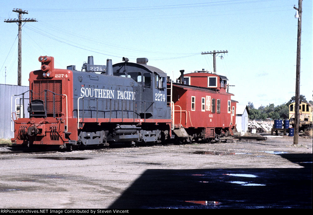 Southern Pacific SW1200 #2274 assigned to CCT with caboose #25